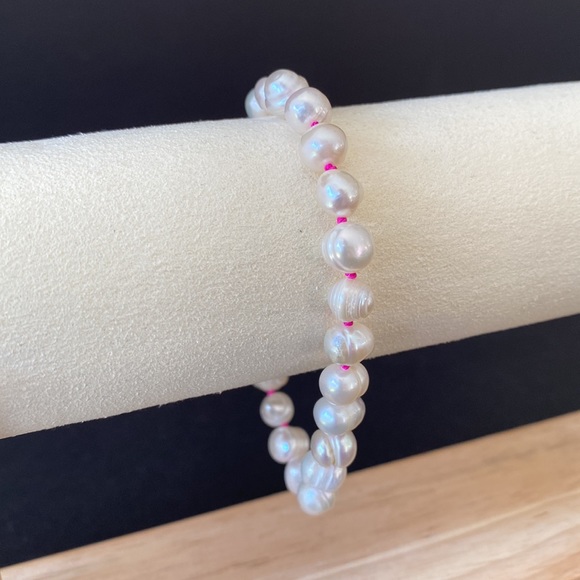 Barbie Pink Knotted Pearl Bracelet - Picture 1 of 9